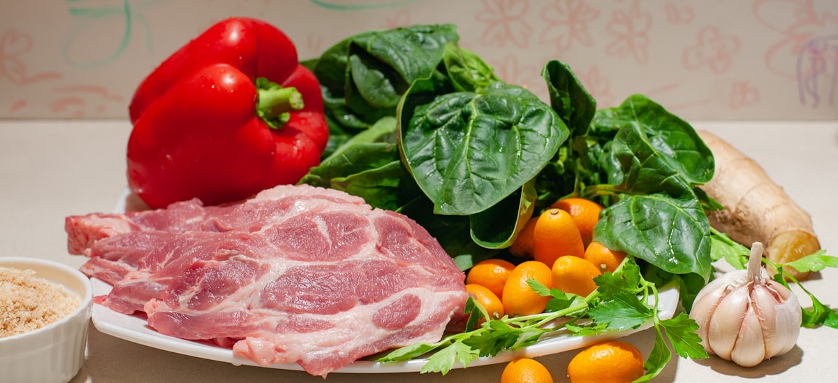 Preparazione di piatti salutari con ingredienti freschi